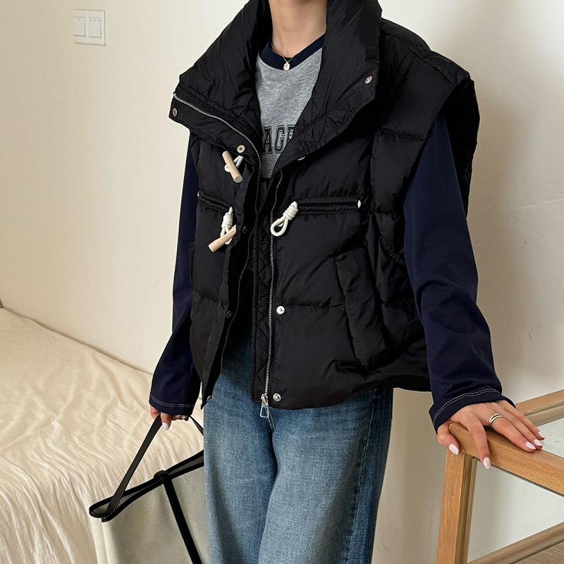 

Down vest women s 2025 autumn and winter fashion stand-up collar design sense wooden horn buckle light vest flying sleeve vest tide One size чорний