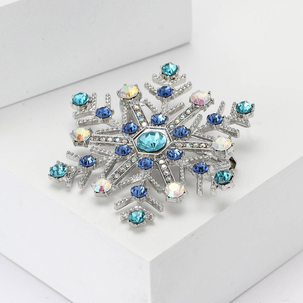 Stylish Snowflake Crystal Brooch Lightweight Alloy Lapel Pin Secure Fastening Design For Office Outfit Decoration