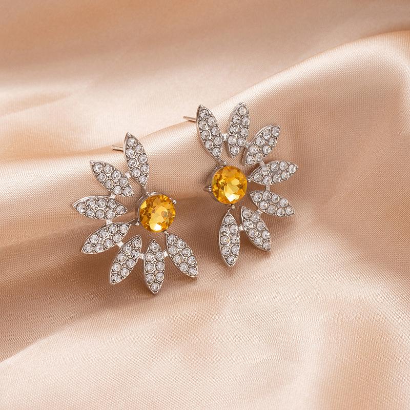 Fashion Diamond-Encrusted Flower Earrings Color Diamond-Encrusted Retro Hong Kong Style Imitation Silver Needle Ear Jewelry Versatile