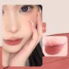 HEY.YUE Air Soft Matte Velvet Whitening Rtěnka je přirozeně nelepivá a není snadné ji přilnout k bahnu na rty