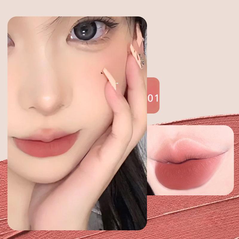 HEY.YUE Air Soft Matte Velvet Whitening Rtěnka je přirozeně nelepivá a není snadné ji přilnout k bahnu na rty