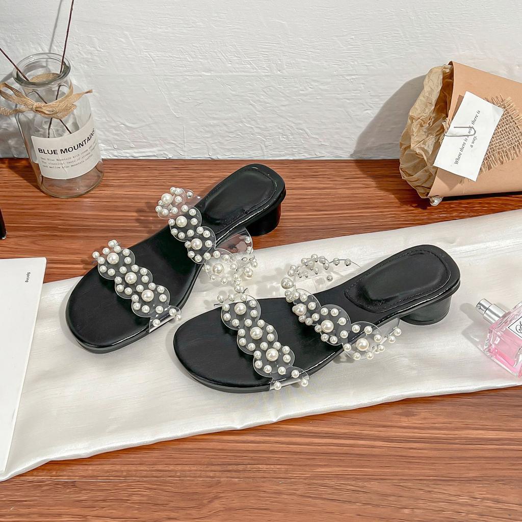 Sommer neue hochhackige coole Hausschuhe Fee Fee Wind Doppelreihe Ein-Wort mit Temperament Hausschuhe tragen hochwertig weiblich vielseitig