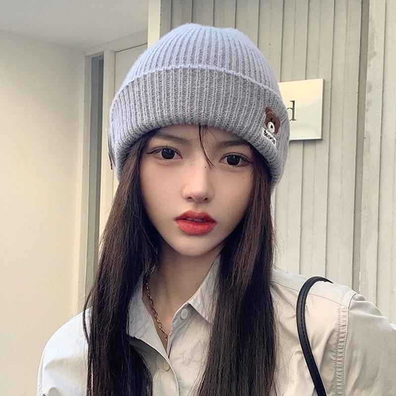 

Cartoon Bear Embroidery Knitted Beanies For Women Autumn Winter Warm Wool Hat Korean Girl Windproof Earmuffs Pullover Cap Bonnet сірий колір
