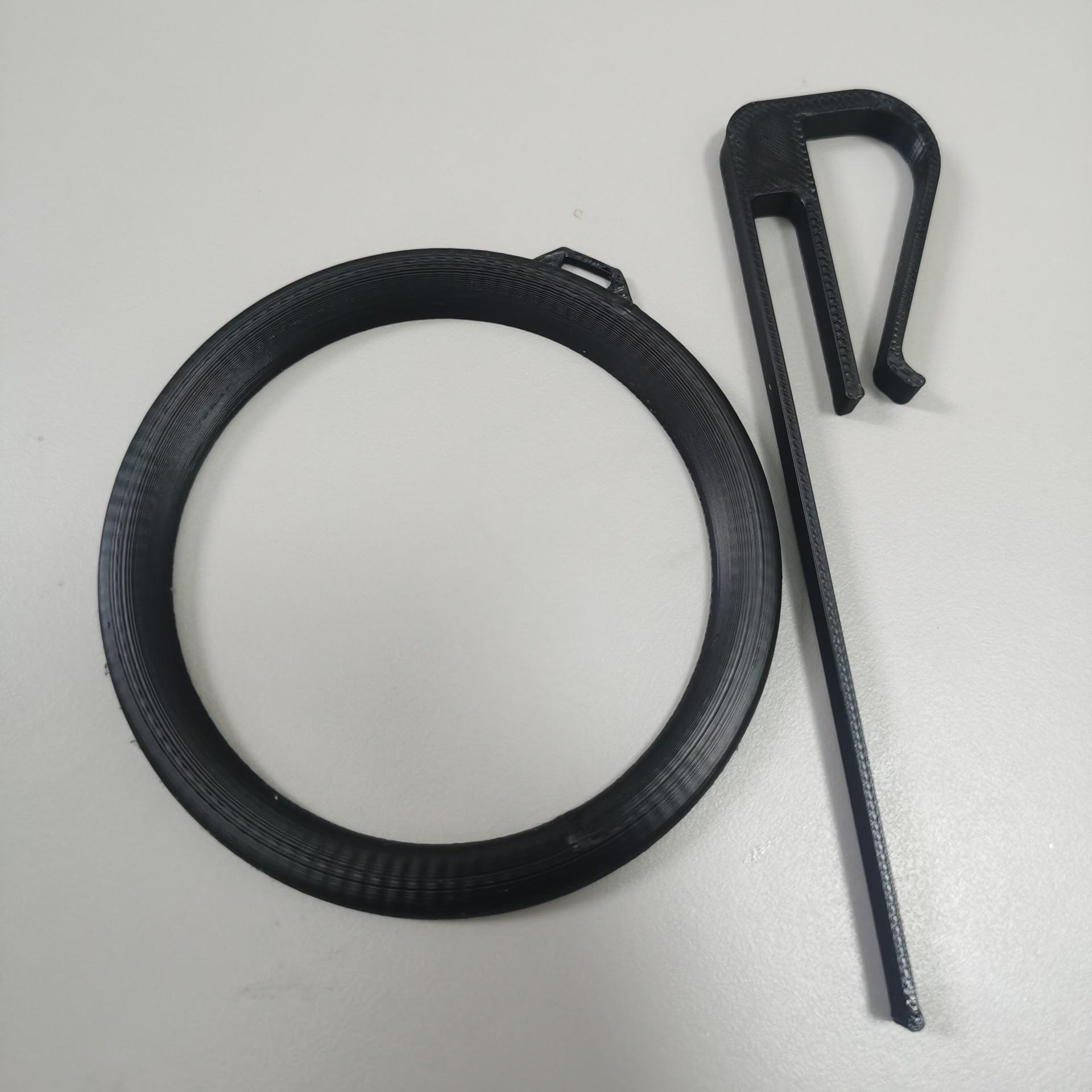 Adaptive Floating Fish Feeder Ring: Anti-Scattering, Fixed-Point Feeding with Water Level Adjustment