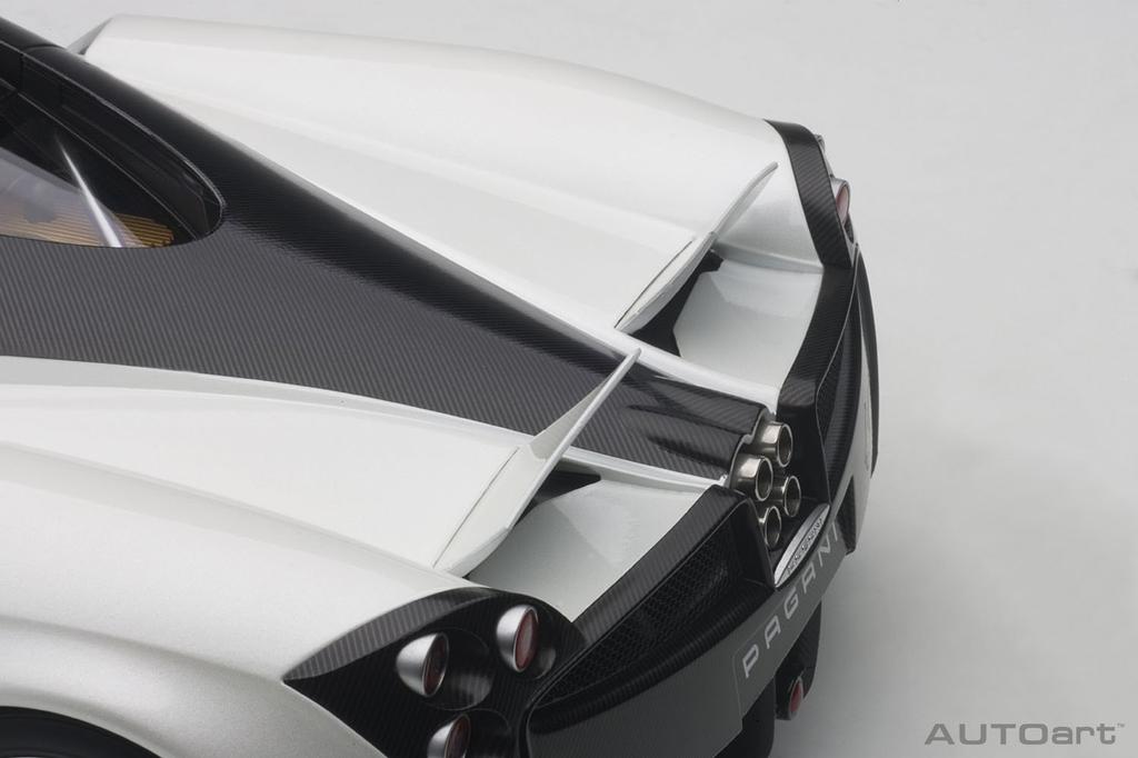 AUTOart Pagani Huayra white 1/12