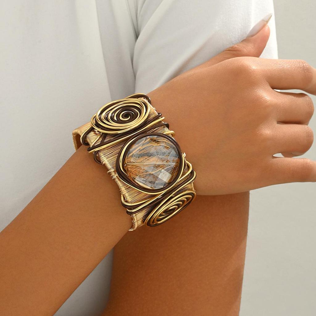 Elegant Women's Gem-Inlaid Threaded Bracelet: European & American Style