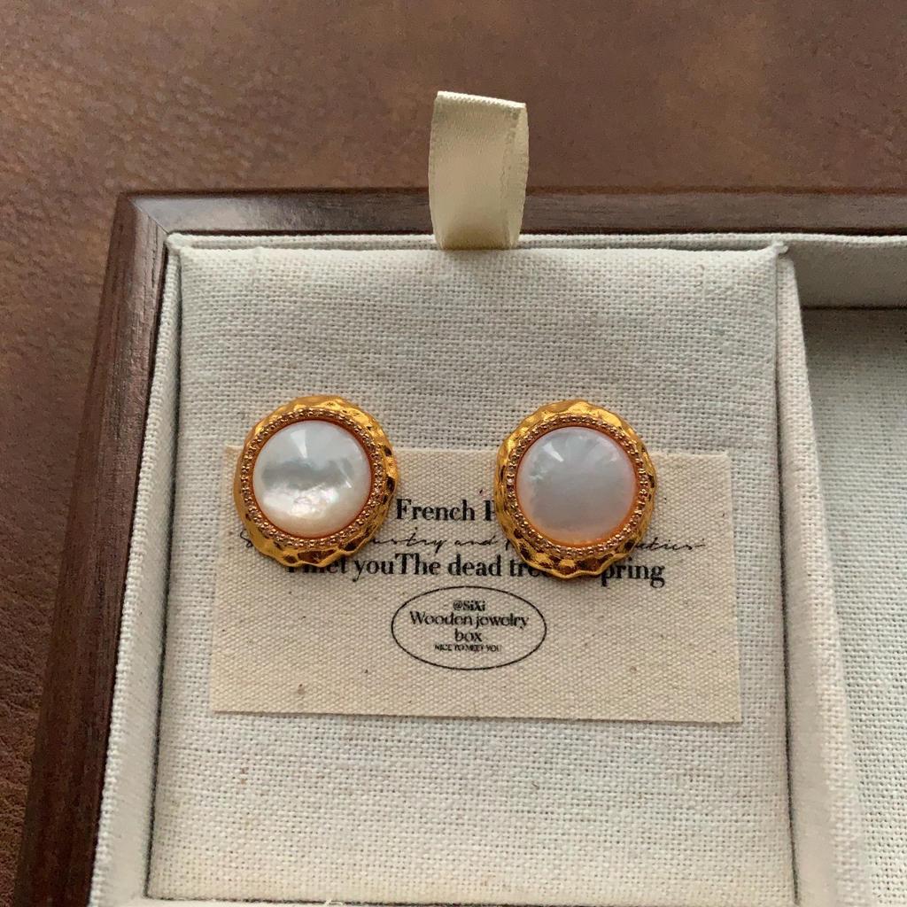 Light Luxury Natural Fritillary Shell Stud Earrings, Simple And Versatile Temperament, Advanced Sense Of Commuting, Daily Earrings, Women