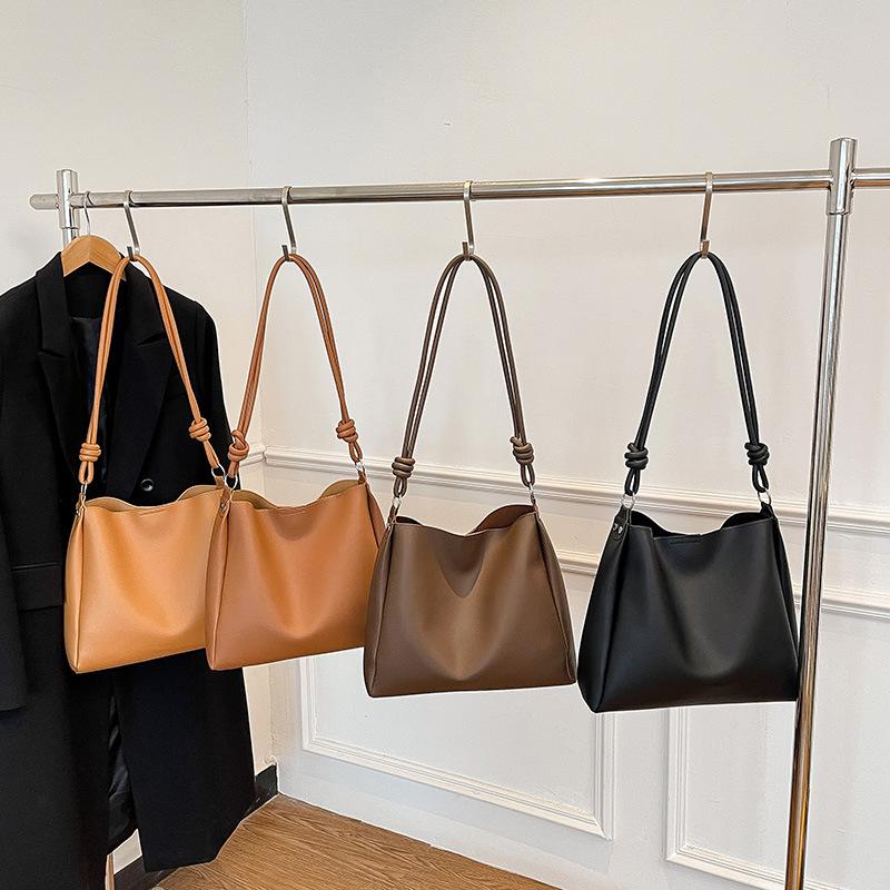 This Year's Popular Bags Are Women's Large-capacity Commuter Bags, Retro Fashion Shoulder Bags, Simple Bucket Bags