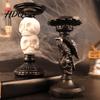 Adornos Espeluznantes de Casa Encantada Portavelas Gótico Calavera de Cuervo de Resina de Halloween Portavelas Pilar Escultura Hecha a Mano Base Soporte Vintage para Velas Cónicas para