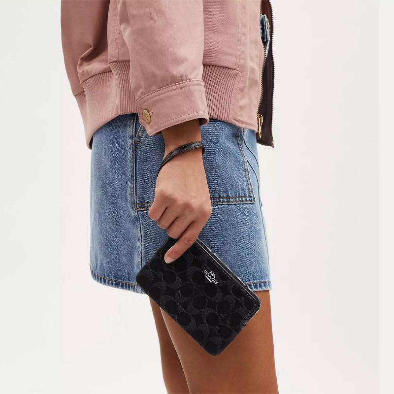 Coach Corner Zip 15 Metallic Logo Zip Closure Signature Denim And Smooth Leather Mini Clutch Women Clutch Silver Black CP440-SVBK