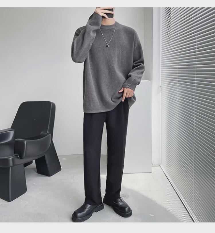 Weißer Herrenpullover mit Rundhalsausschnitt und geteilten Ärmeln