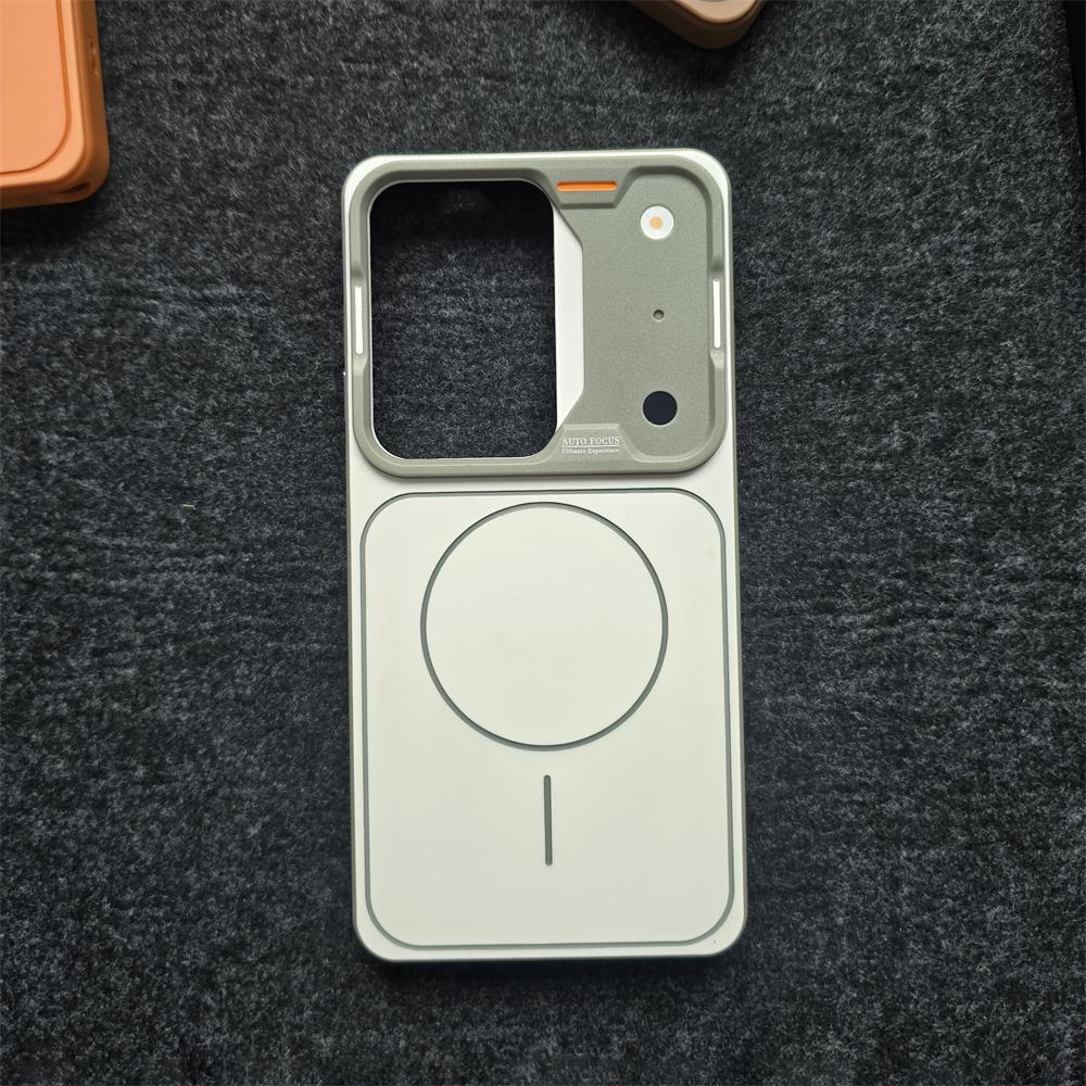 Instant Change Armor Magnetic Hard Phone Case for Samsung S26 Ultra S2 S24 S23 For Wireless Charge Lens Protect Cover
