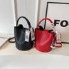Solid Color Inner Compartment Bucket Shaped Sewing Thread Shoulder Bag 2024 Best-Selling High-Quality Commuting Crossbody Bag