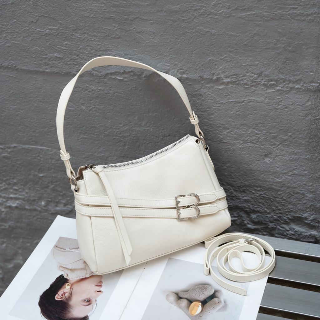 A new fashionable and versatile single-shoulder crossbody bag made of top-grain cowhide genuine leather, featuring a high-end and niche design