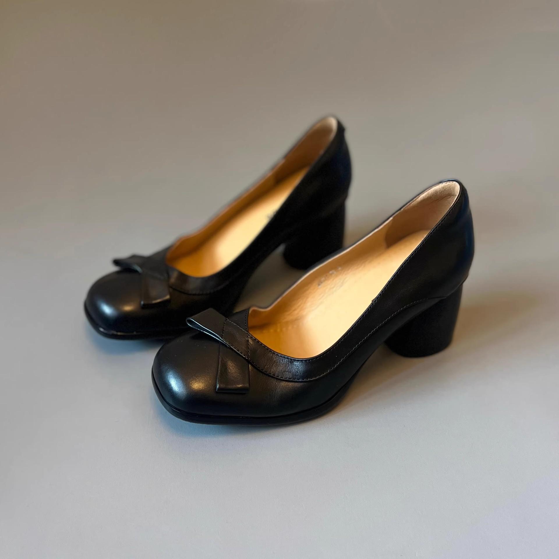 French retro square head bow Mary Jane high heels spring and autumn light mouth temperament commuting thick heels single shoes 34