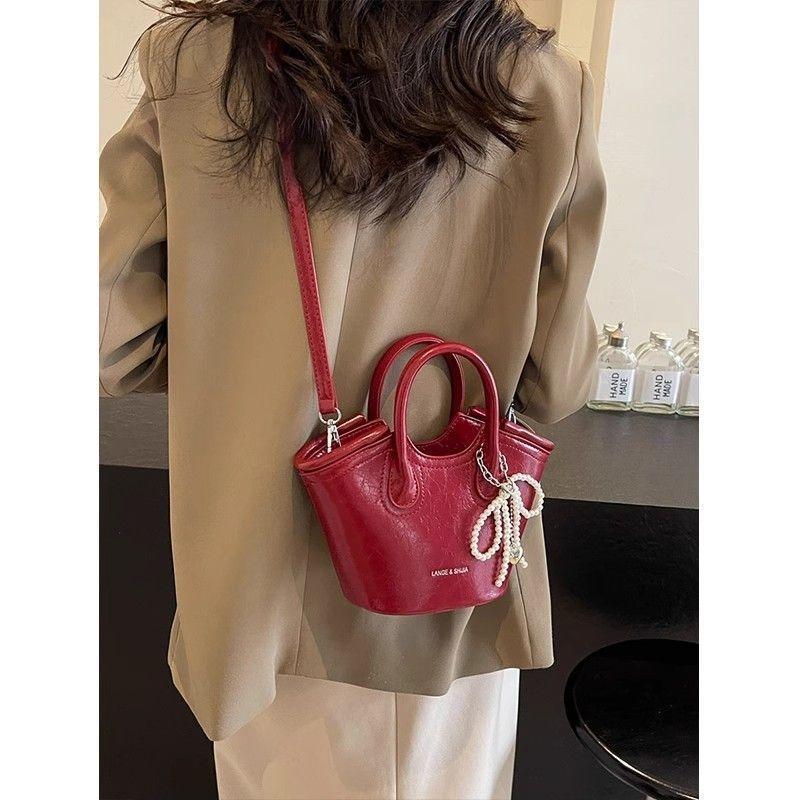 Lightweight red vegetable basket bucket bag women's new light luxury niche high-end messenger bag