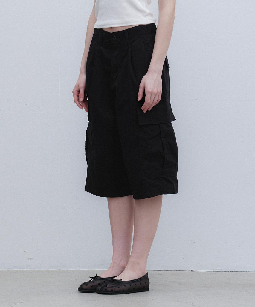Aendeuel Wide Cargo Bermuda Pants - Black