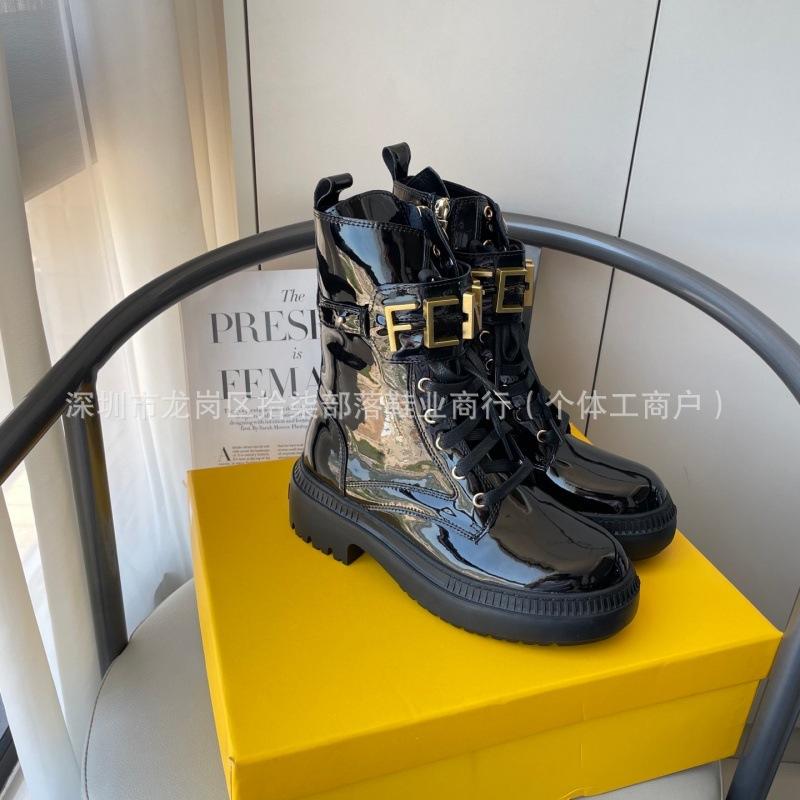

Metal letter lace-up slim leather retro versatile locomotive boots 2025 autumn thick-soled Martin boots 35