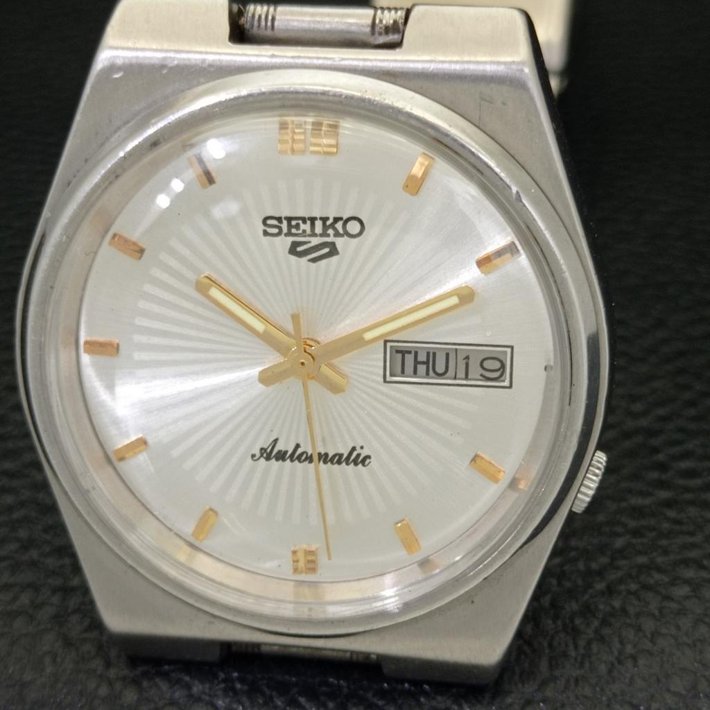USED GENUINE VINTAGE SEIKO 5 AUTOMATIC JAPAN MENS SILVER DIAL WATCH A433297-2 R115-a433297