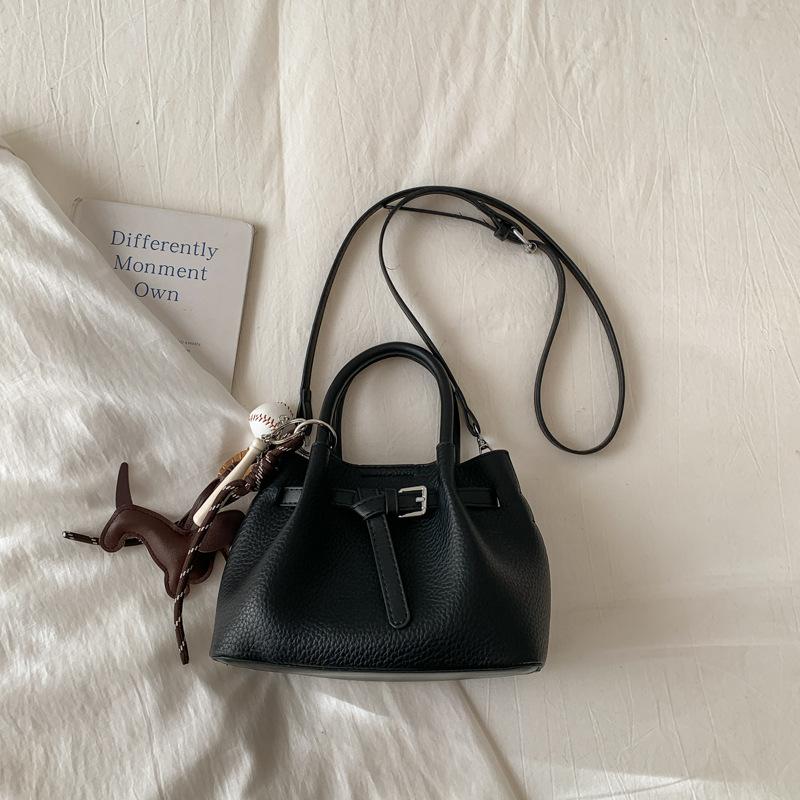 Fashionable and Sophisticated Bag - Simple Business Tote with Shoulder Strap and Stylish Crossbody Design