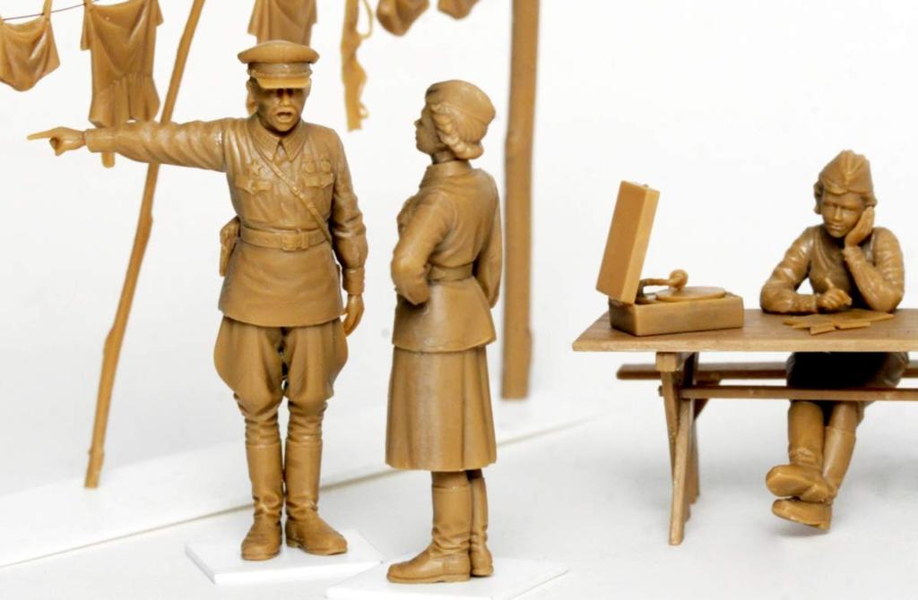 ICM Scale Soviet Female Soldier Resting Set Plastic Model Kit 35621 1/35 (1939-1942)
