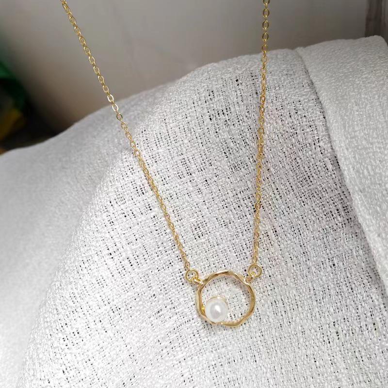 Elegant Baroque Pearl Necklace - Clavicle Chain with Cool French Style Pendant for Women