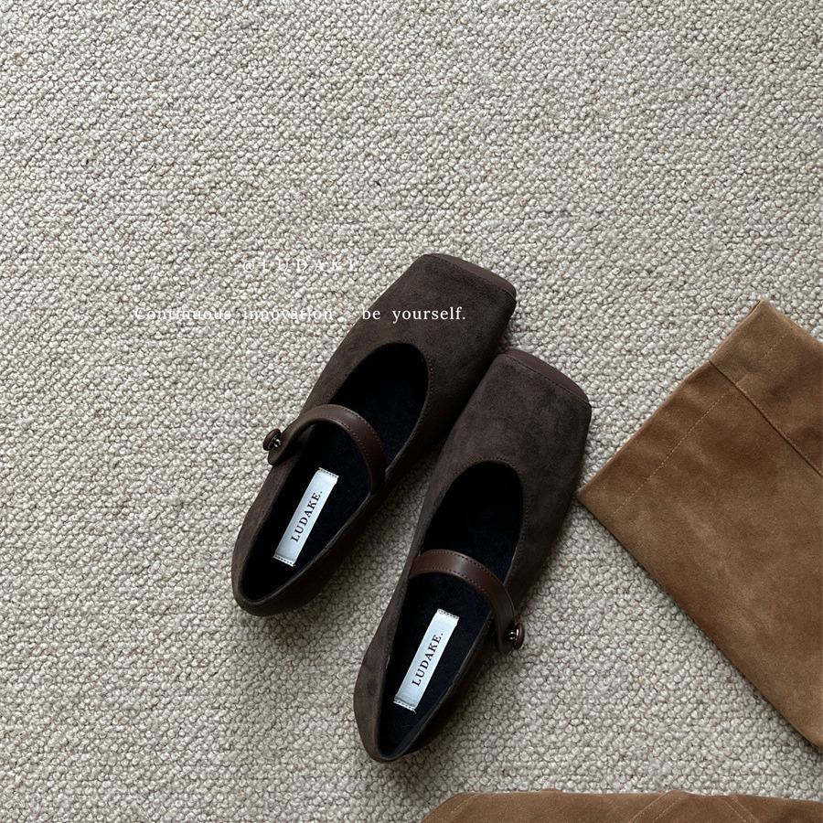 Square head Mary Jane shoes women's shoes 2025 autumn and winter new suede one-word belt retro skirt velvet single shoes