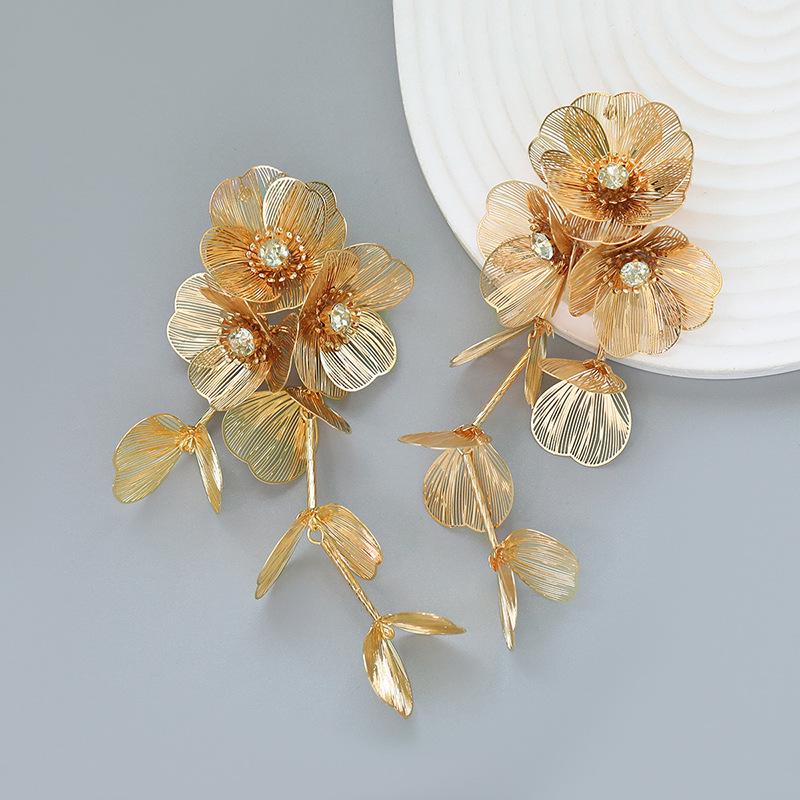 2024 Golden Flower Retro Bridal Dangle Earrings: Exquisite Chinese Style for Summer