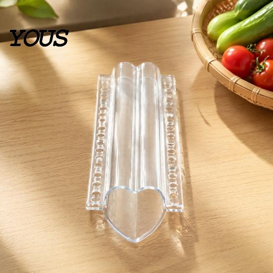 Cucumber Growing Mold Mold, Heart Shaped, Clear Vegetable Fruit Shaping Gardening Supplies Plastic Reusable for Zucchini