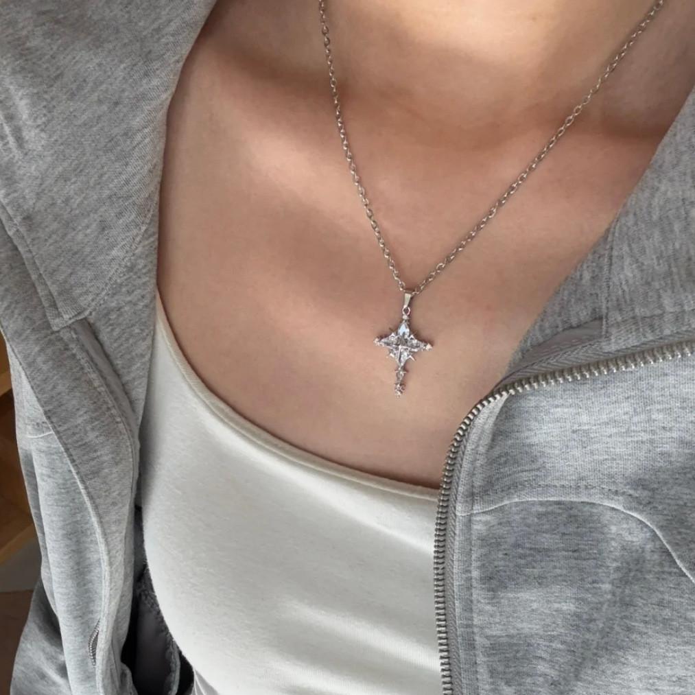 Geometrisches Kreuz Zirkon Halskette Mit Titanstahl Kette Für Frauen Und Männer