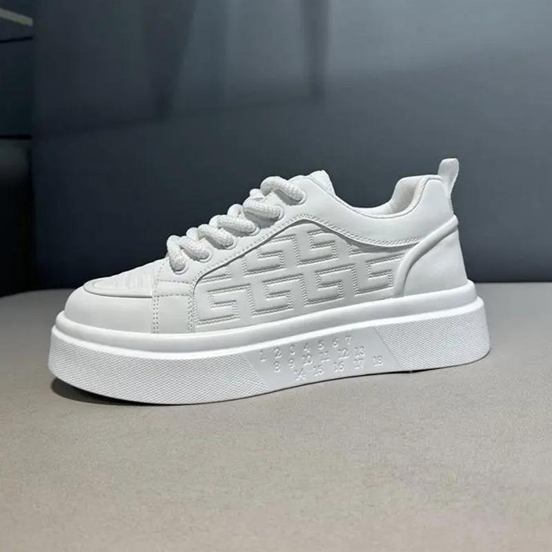 Neue atmungsaktive Low-Top-Board-Schuhe aus Leder, weiche Sohle, bequem, einfarbig, Sportschuh für Pausen, ok