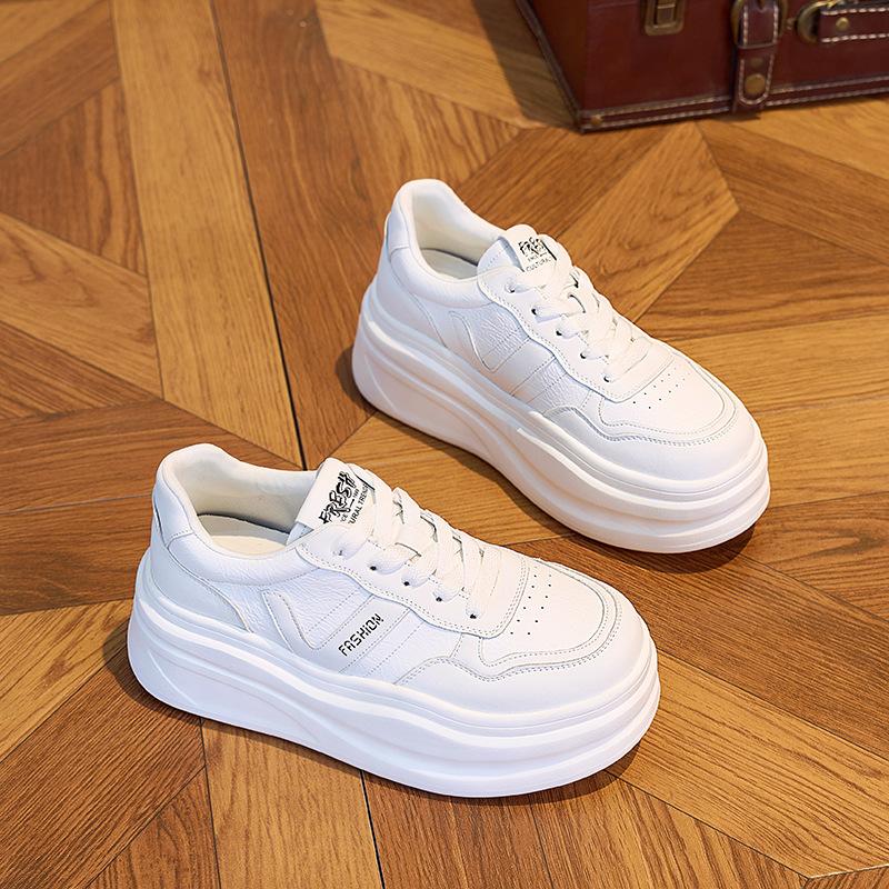 

Кожаные маленькие белые туфли женские 2025 весна новые на плоской подошве корейская версия универсальная повседневная обувь популярные удобные студенческие женские туфли 35 белый