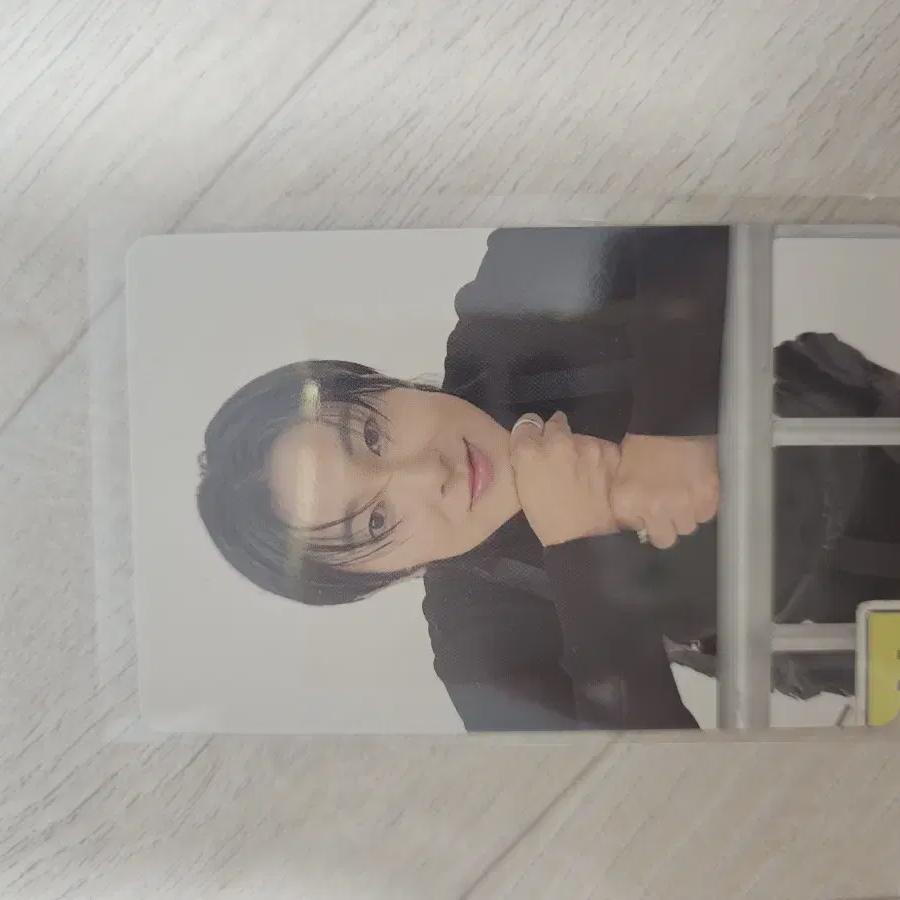 

Tvxq U-know Yunho 25 Year Old Season s Greetings Trading Card Photo Card