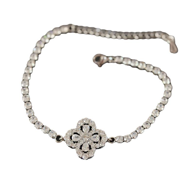 Bracelet Loop Four-Leaf Clover Bracelet Women'S Light Luxury Niche Full Of Diamond Snowflake Hand Jewelry Cold Wind High Sense