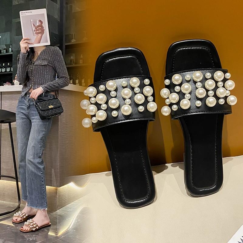 Large size pearl flat bottom sandals women's 2025 summer new Xiaoxiangfeng square head casual outer wear one-word slippers