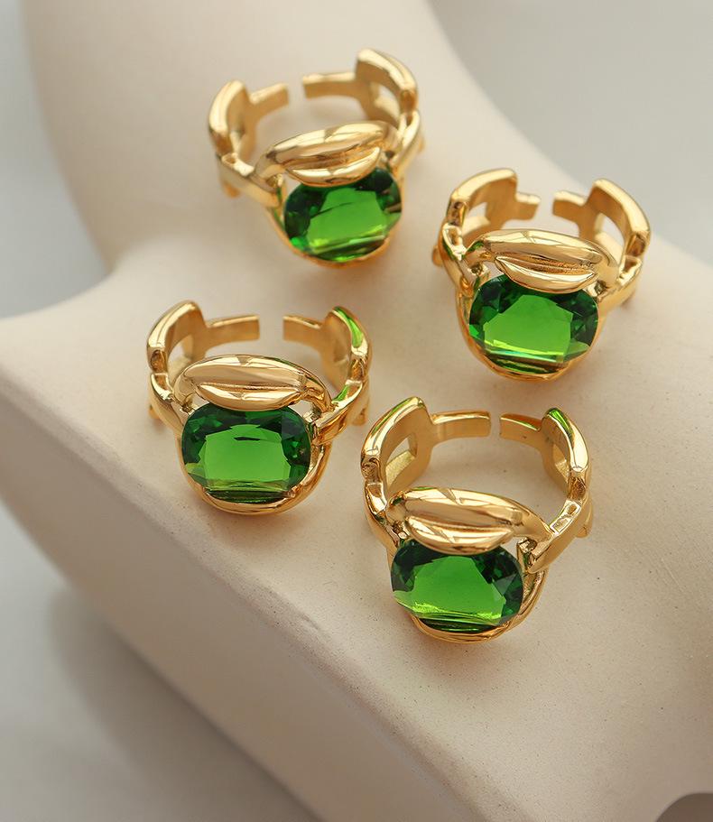 Exquisite Non-Fading Emerald Crystal Ring for Women - Gold-Plated Titanium Steel