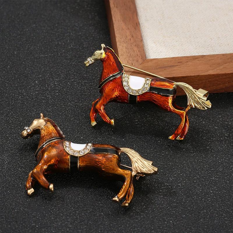 1Pc Cloth Decoration Exquisite Vintage Gift Horse Brooch Vintage Diamond Inlaid Zinc Alloy