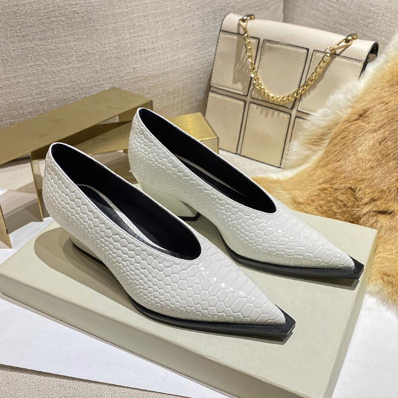 2025 Summer New Slope Heel Pointed Toe V Mouth Women's Single Shoes Black 4cm Women's Middle Heel Retro Granny Shoes