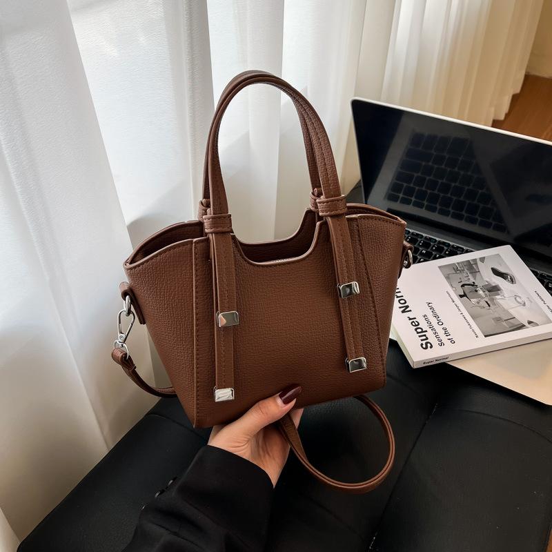 This Year's Popular Bag Women's Large Capacity 2025 New Niche Design Fashion Messenger Bag Portable Bucket Bag