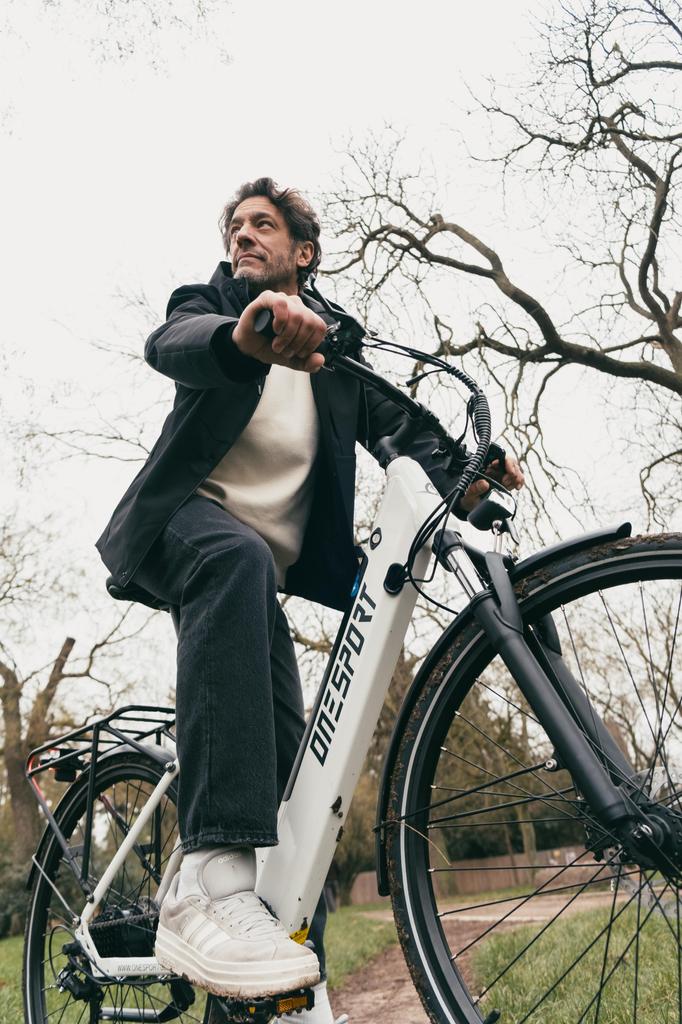 ONESPORT OT12 27.5' E-bike Is Equipped with a 36V 13Ah Battery and a 250W Motor, with a Maximum Load Capacity of 100 Kg.