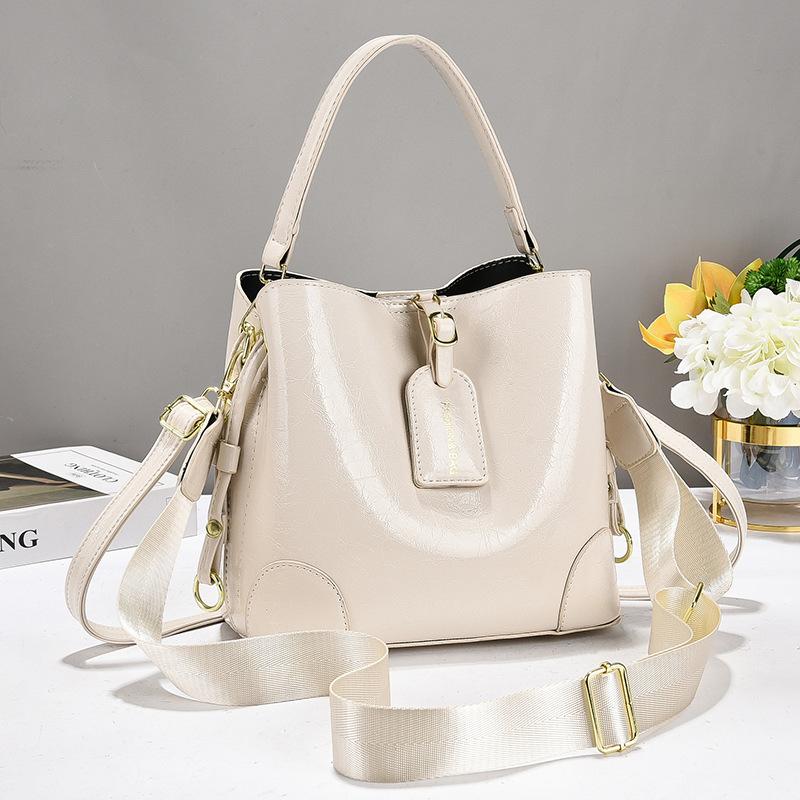 Oil wax leather handbag 2025 new niche high-end large-capacity bag women's shoulder bucket bag