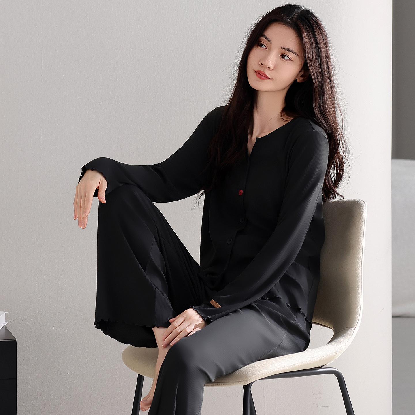 

Женский пижамный комплект из черного бархата: Теплый топ с длинным рукавом и брюки - Уютные, Плотные и Удобно Свободные для Осени/Зимы L (for height 160-165 cm, weight 100-120 kg)