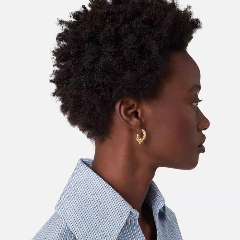 French Metal Knot Earrings with S925 Silver Needle, European & American Light Luxury Design, High-Class Temperament Studs.