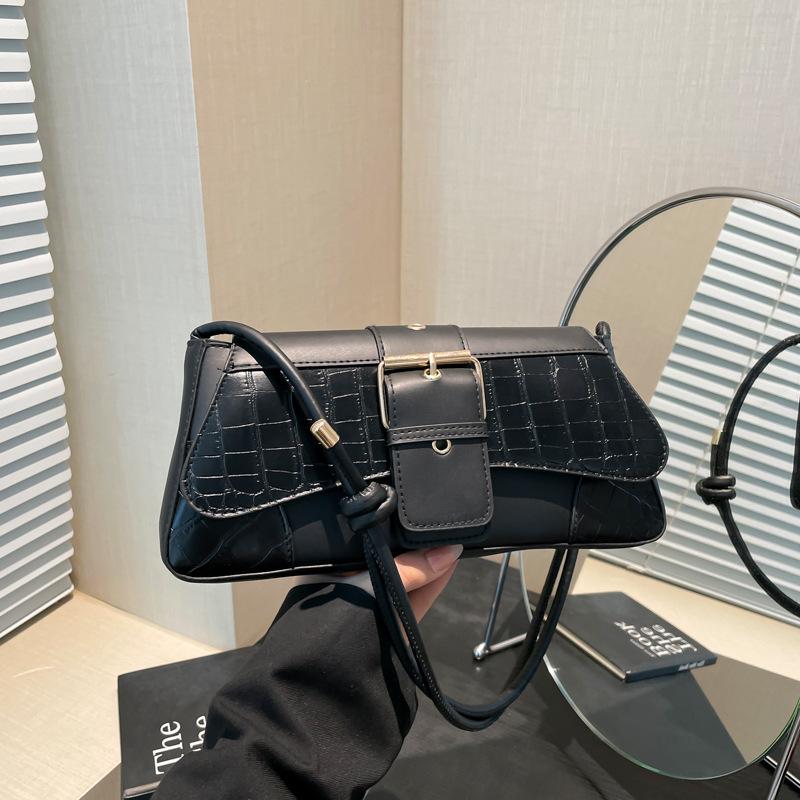 High sense single shoulder armpit bag women 2025 new trendy fashion Internet celebrity niche design popular texture messenger bag