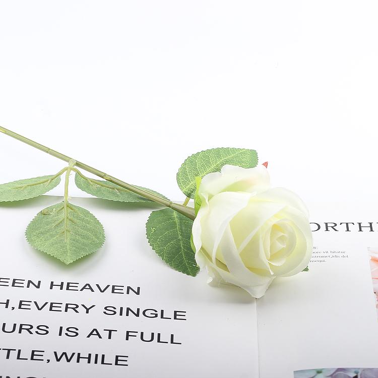 Luxury Silk Rose Arrangement for Valentine's Day - Elegant Artificial Flowers for Living Room Decor.