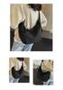 Vielseitige Knödeltasche für Damen: Einfarbige Nylon-Umhängetasche 2026 Edition