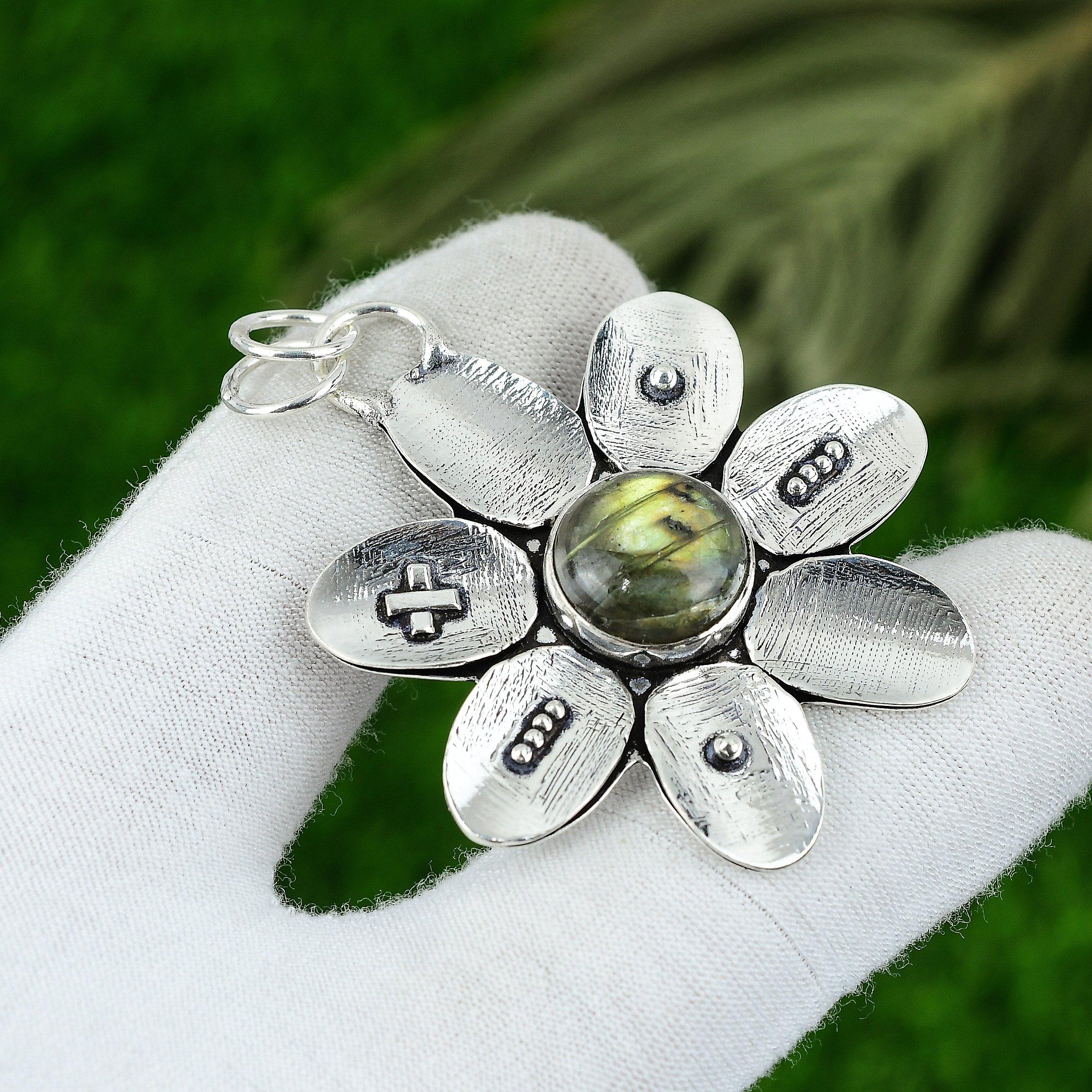 

Natural Labradorite Gemstone Pendant Black 925 Sterling Silver Indian Jewelry