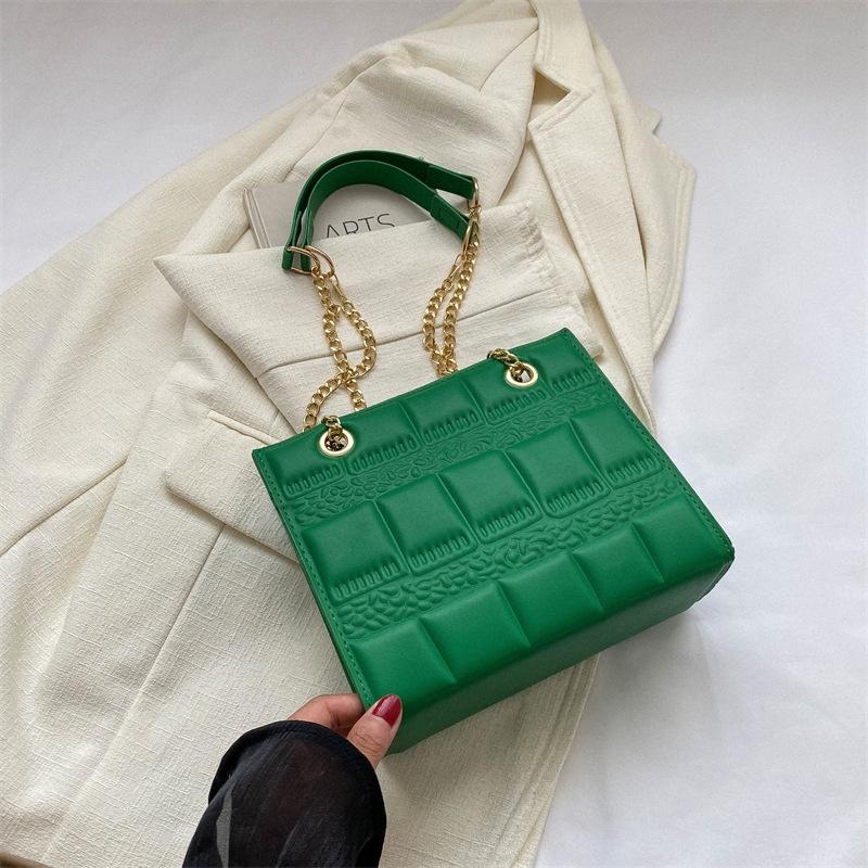 Fashionable Women's Chain Shoulder Bag 2023 Summer New Arrival Chic And Elegant Small Size Characters)