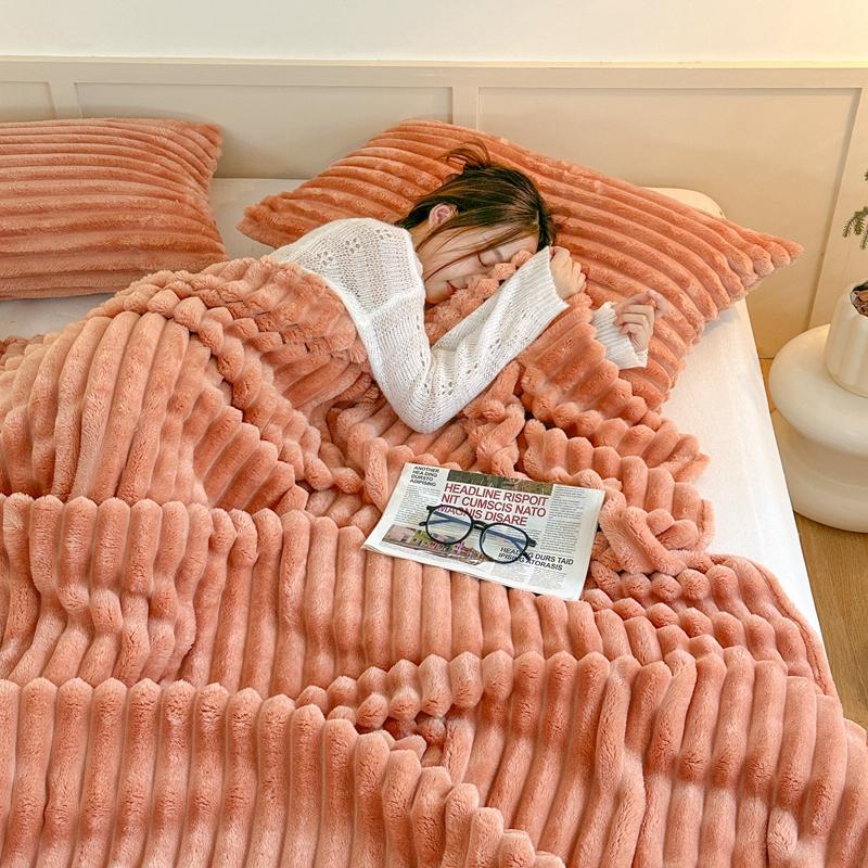 Carved Velvet Warm Autumn Winter Blanket for Bed Home Soft Fluffy Sofa Blanket Cozy Warmth Coral Flannel Sofa Cover Blanket Nap