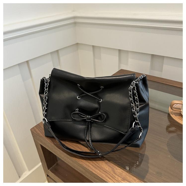 Однотонная текстура простой бант повседневная 2025 лето однотонная новая женская сумка-тоут на цепочке под мышкой женская сумка большая